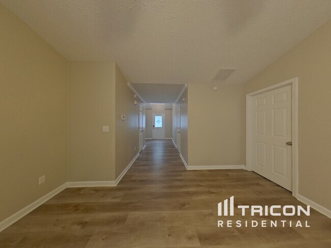 Photo - 233 Roberts Trail