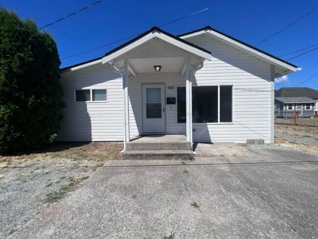 Building Photo - Beautiful Remodeled 2 Bedroom House!!