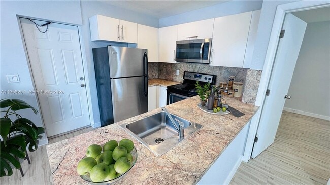 Photo - 718 SE 13th St Unit 3