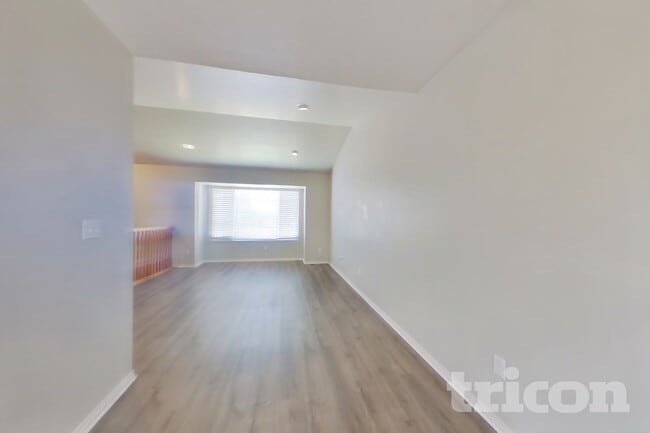 5206 Midland Dr