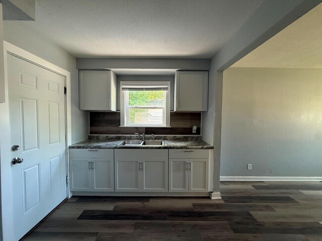 Photo - 5750 N 62nd St