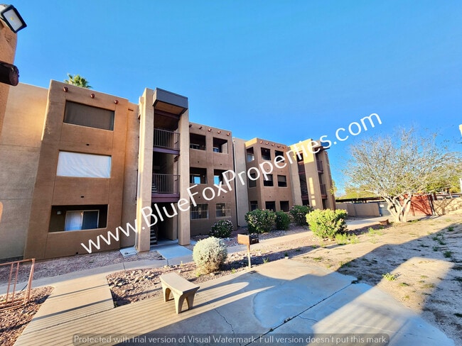 Photo - 1810 E Blacklidge Dr House