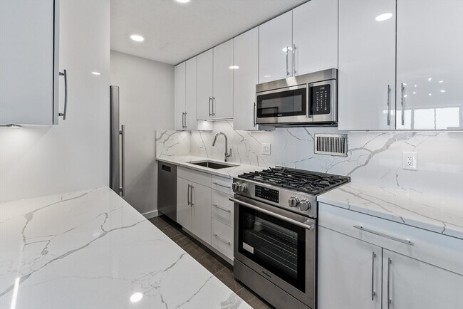 Photo - 8 Whittier Pl Unidad 24E