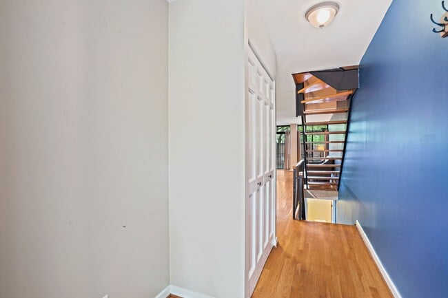 Photo - 1285 Delaware Ave SW