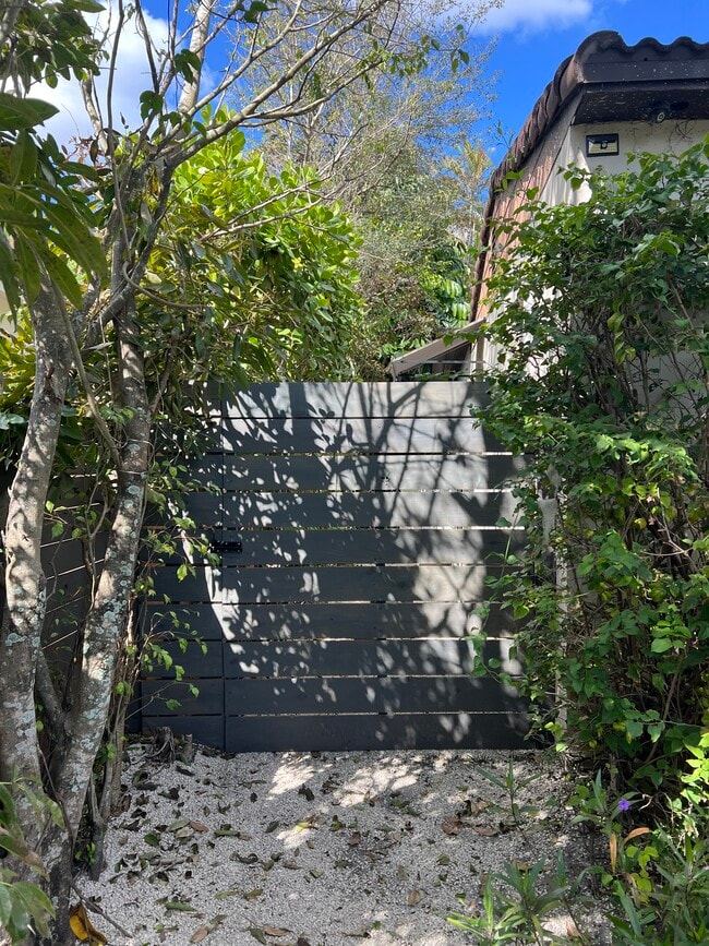 Building Photo - 1880 Coral Gate Dr