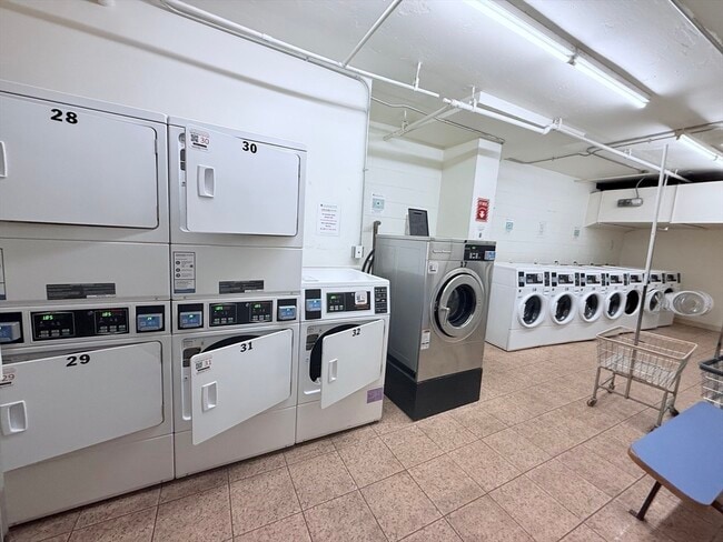 Building Photo - 60 Longwood Ave Unit 806