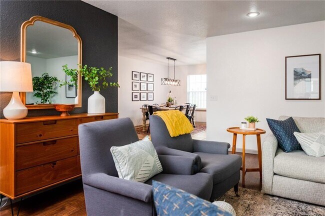 Photo - 1975 W Deane St