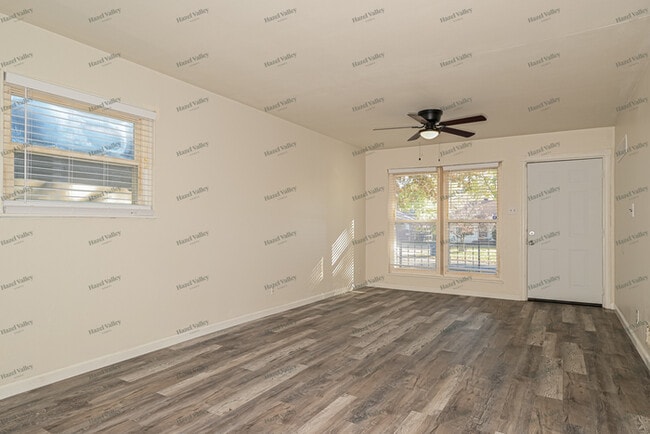 Photo - 205 Mc Alpine Dr