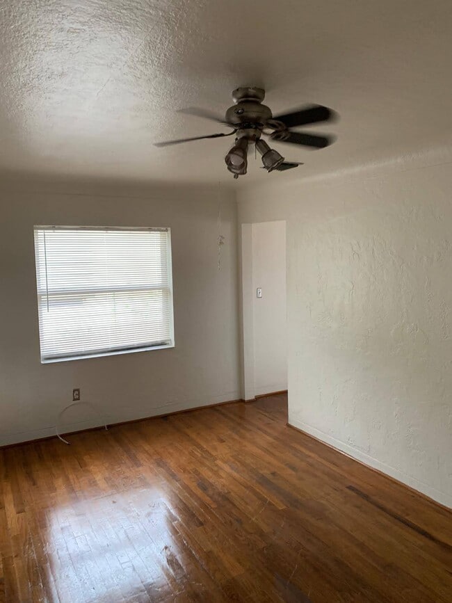 Living Room - 2634 39th Ave N Unit Suite 2