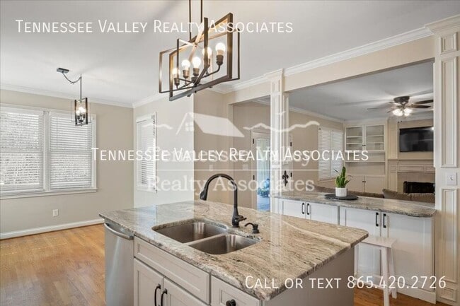 Photo - 821 Foxfield Ln