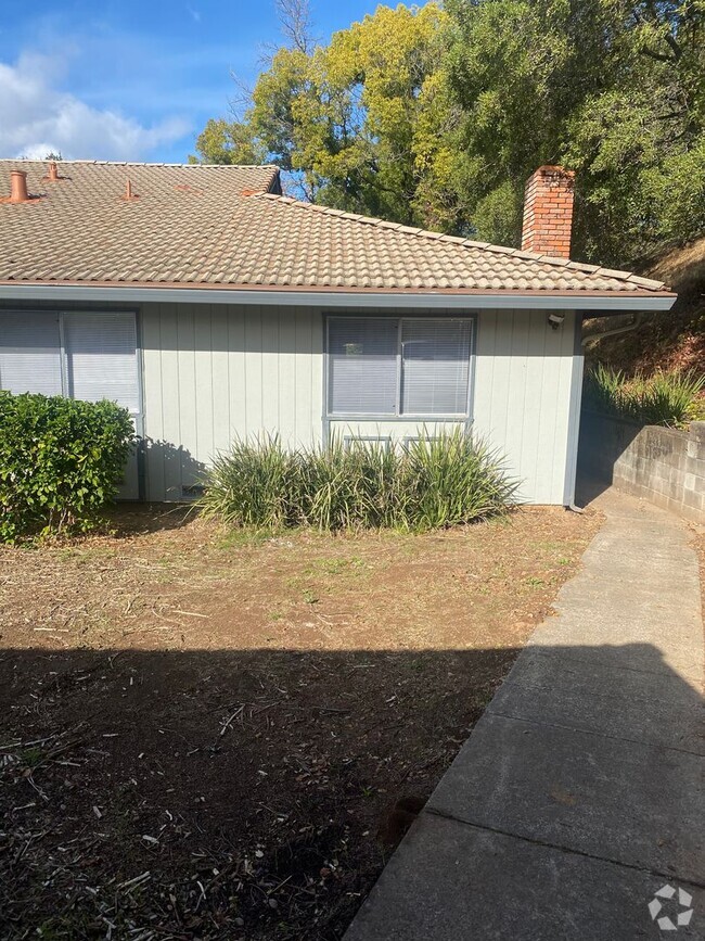 Building Photo - Newly Remodeled 2 bedroom 1 bathroom Duple... Rental