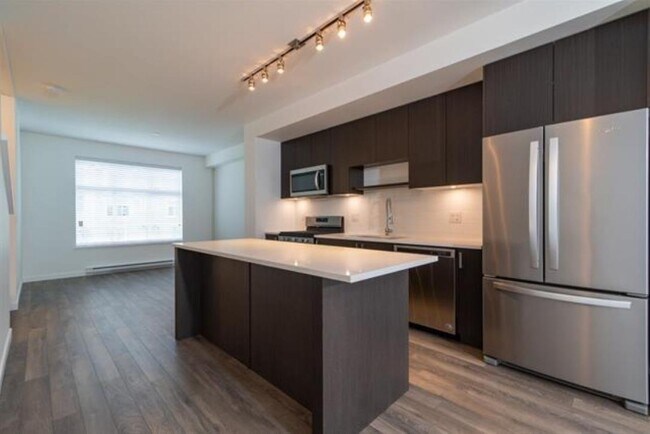 Photo - 16678-16625 61