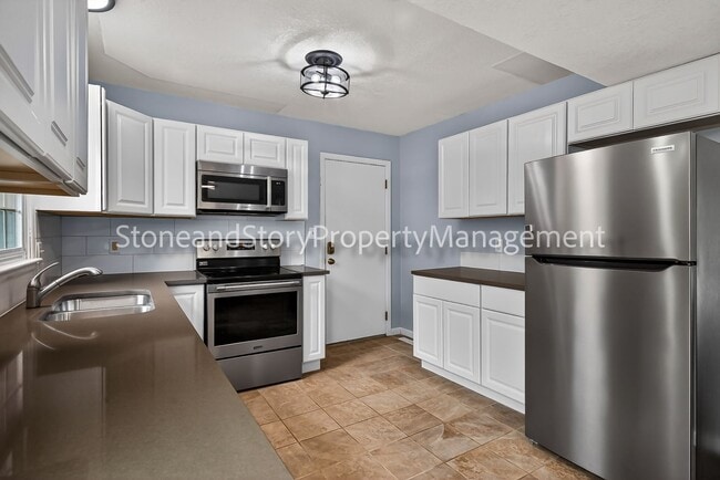 Photo - 4 bedroom 2 bath on quiet street in Briarwood