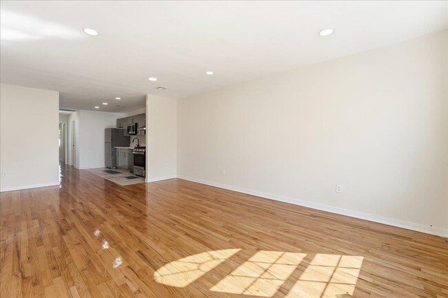 Photo - 624 Bramhall Ave Unit 2