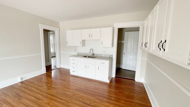 Building Photo - 394 Elm St Unit 2 Rental