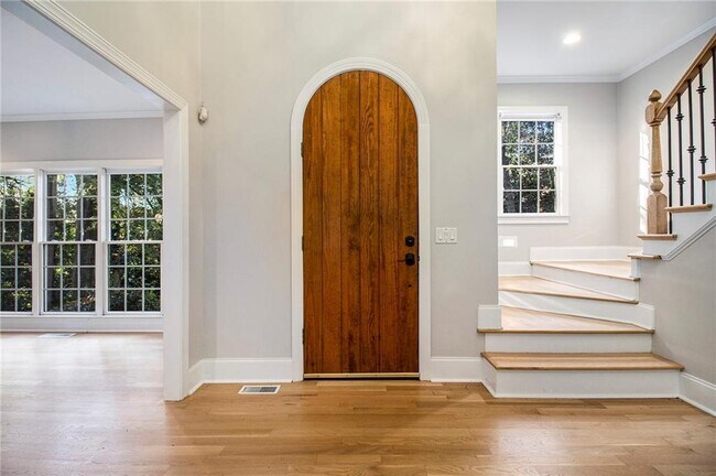 Photo - 960 Landmark Dr NE