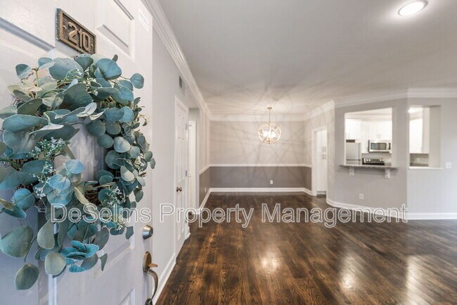 Photo - 210 Ashlawn Ct