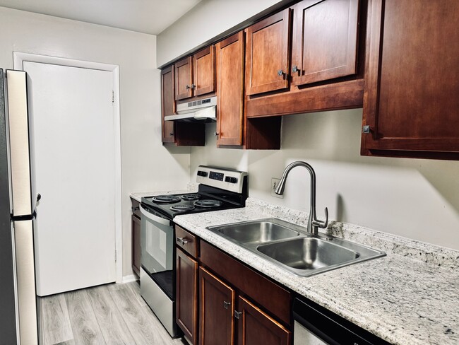 Building Photo - 1208 Schaub Dr