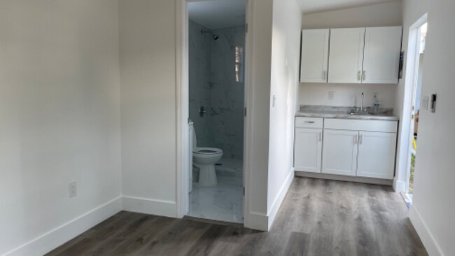 Photo - 3835 NW 184th St Unidad Efficiency