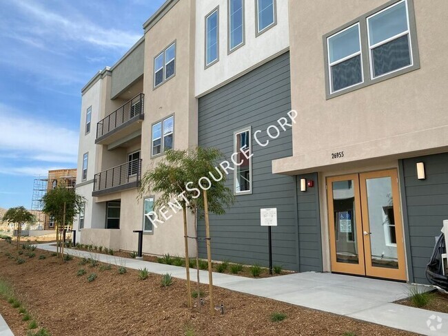 Building Photo - 3 Bedroom, 2022 New Construction Flat w/ S... Unit #305 Rental