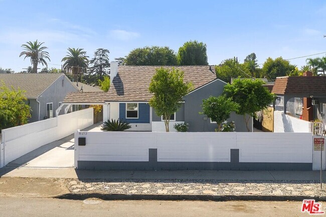 Building Photo - 6213 Tujunga Ave Rental