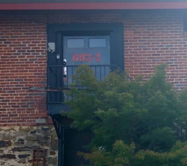 View of the entrance to loft from the parking lot. - 693 W North St Unit #2