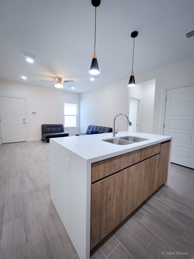 1404 W Platinum Dr Apartments Pharr, TX