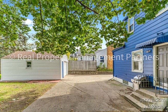 Photo - Spacious 3-Bedroom Home in Alger Heights –...