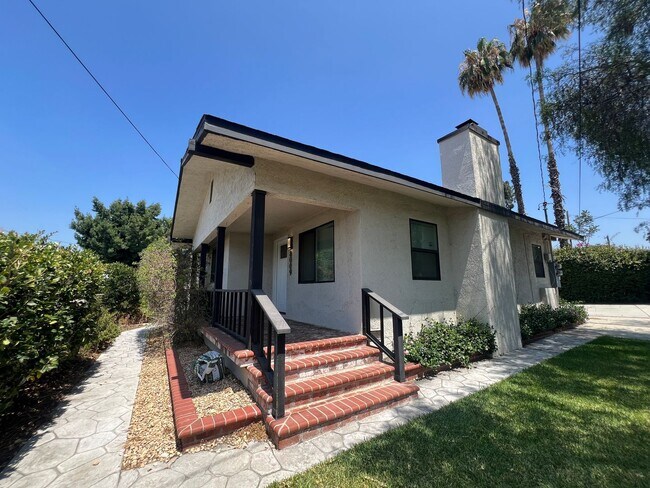 8007-8009 HILL DR.