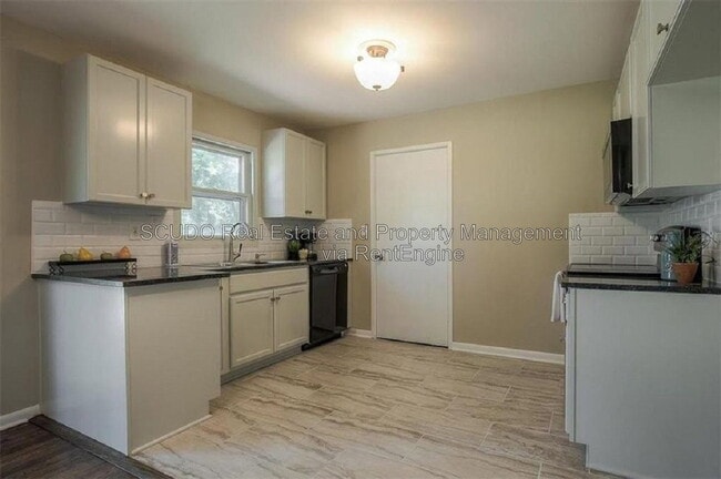 Photo - 7642 Ash St