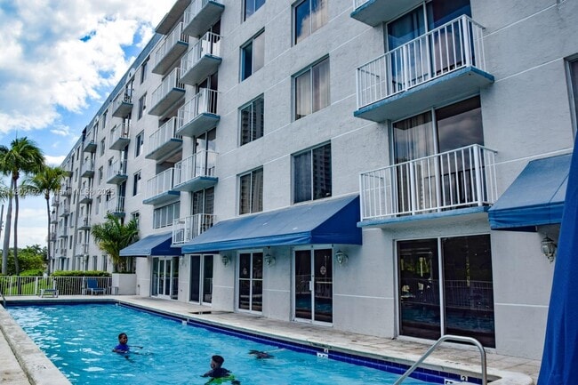 Photo - 1740 NW N River Dr Condo Unit 215