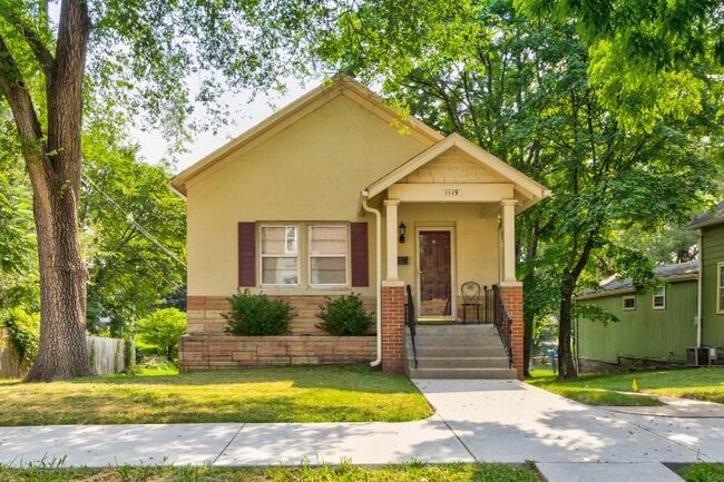 1119 3rd Ave