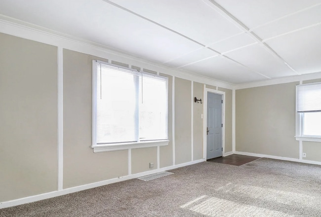 Photo - 405 E Woodside St