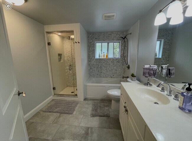 Photo - 260 French St