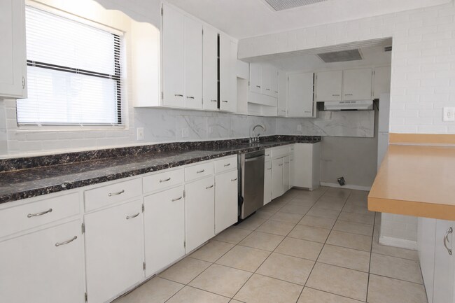 Photo - 4812 Irvington Ave