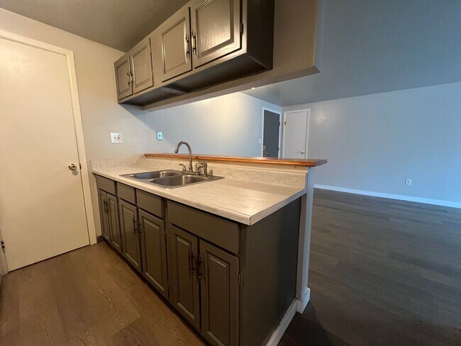 Photo - Mathews634 (KC-JF-NB) Unit B4