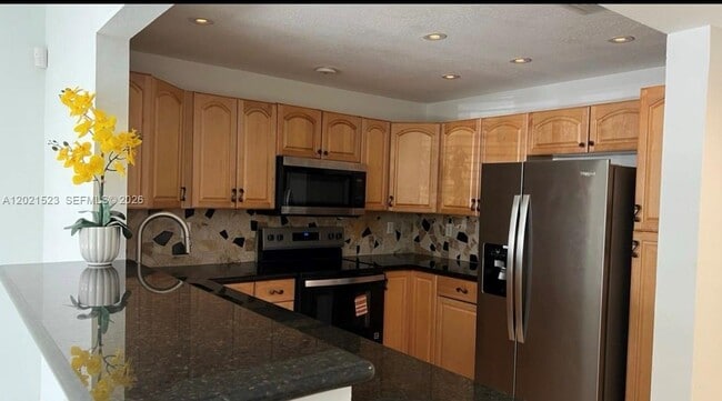 Building Photo - 9159 SW 77th Ave Unit 101