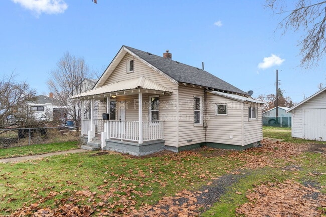 Photo - 2911 E Rowan Ave