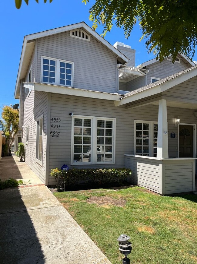 Building Photo - OB Beach House! 3 Bed 2.5 Bath A Block Fro...