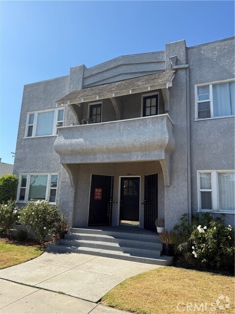 Building Photo - 3031 E 7th St Rental