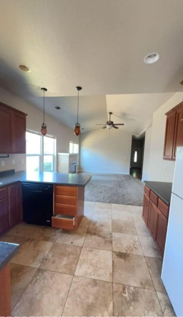 Building Photo - 3 bed 2 bath with Garage, Yard & Laundry Rental