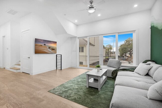 Photo - 2107 McGowen St Unit ID1244935P