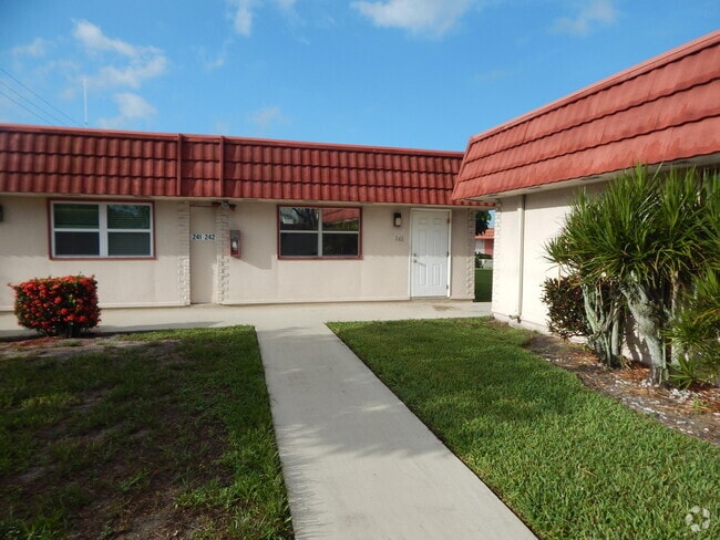 Building Photo - 242 Seville K Rental