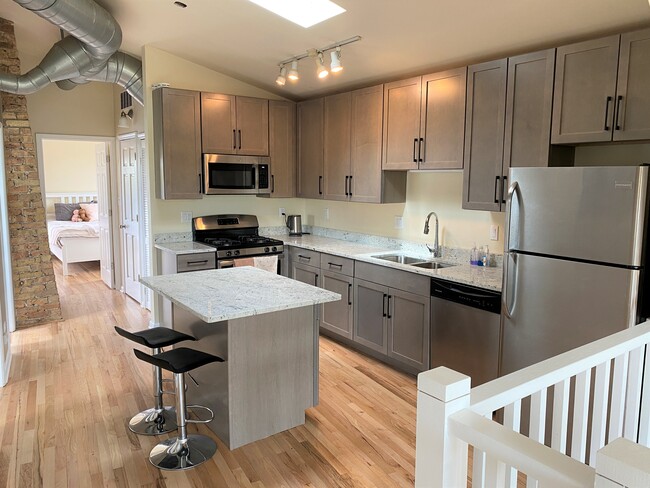 Building Photo - 3326 N Bell Ave Unit 4