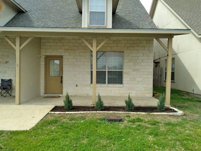 Building Photo - 118 Sandstone Dr Rental