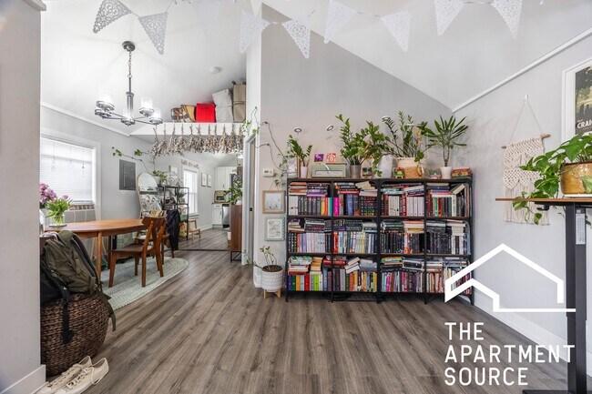 Photo - 958 W 19th St