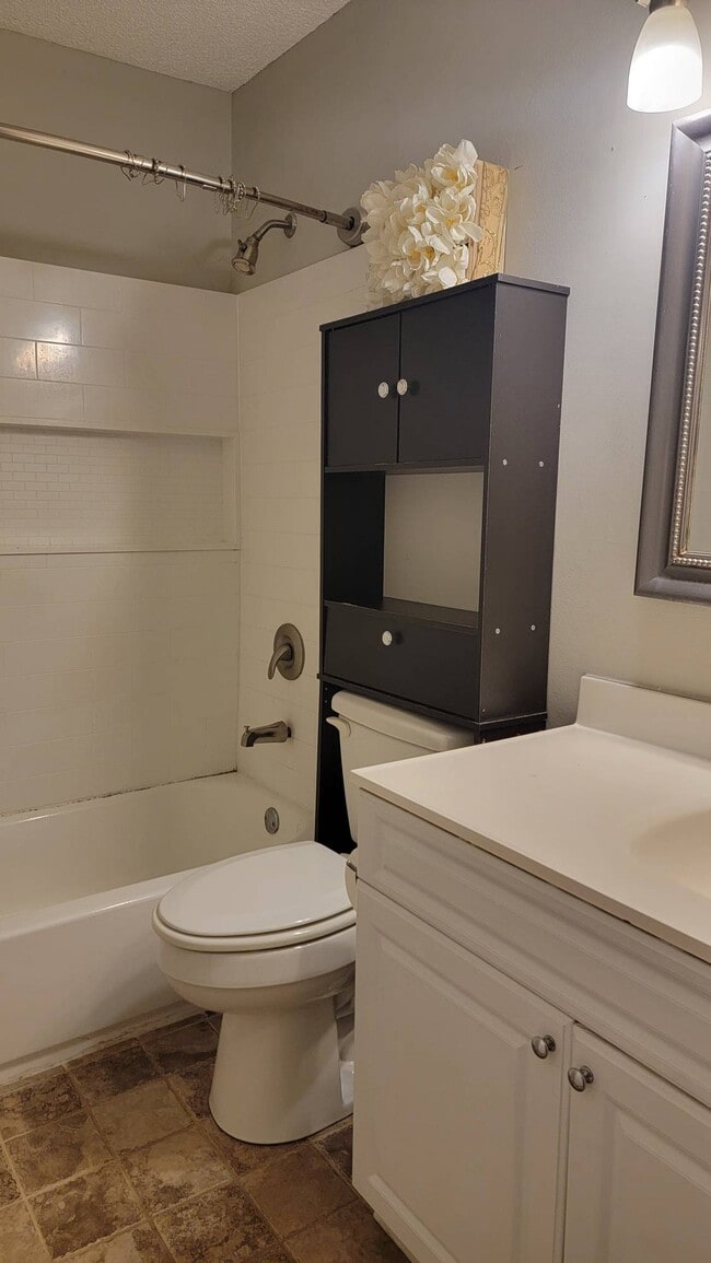 Photo - 505 Meadowbrook Ct