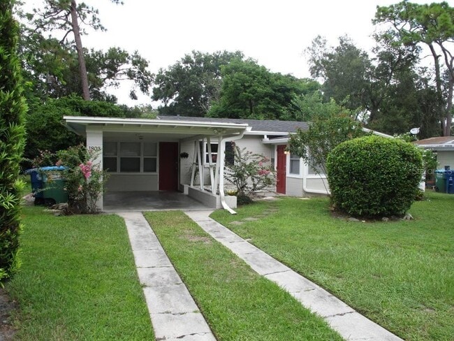 Building Photo - 1803 Pineview Cir