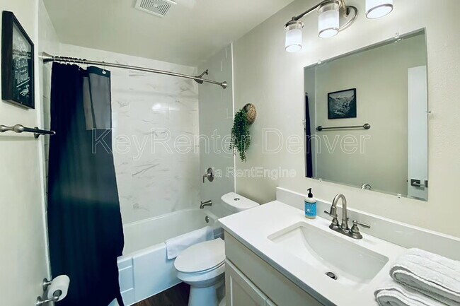 Photo - 1456 Ivy St