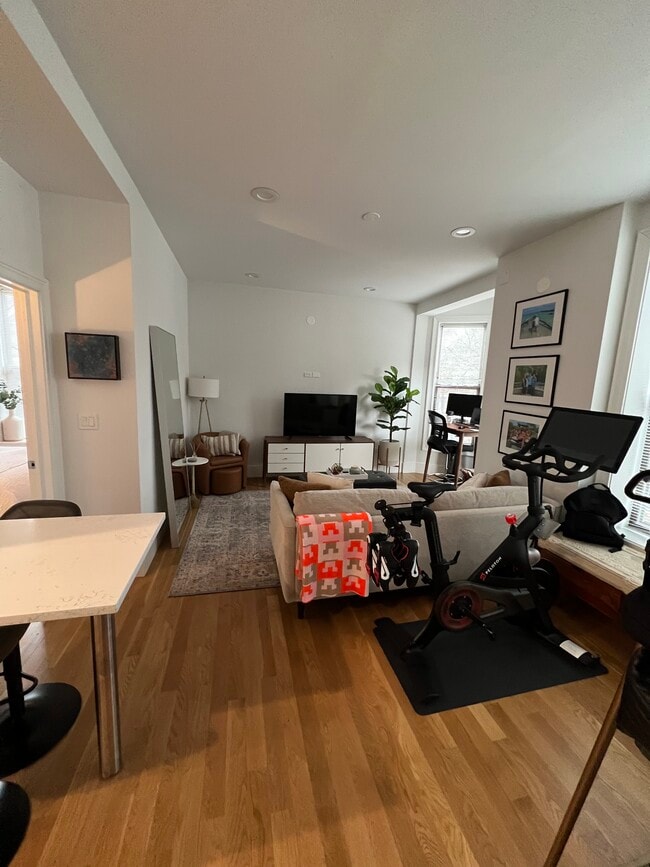 Building Photo - 2854 N Racine Ave Unit 2